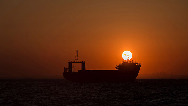 Oil tanker by sunset - Defence case study Pléiades Oil tanker by sunset - Defence case study Pléiades