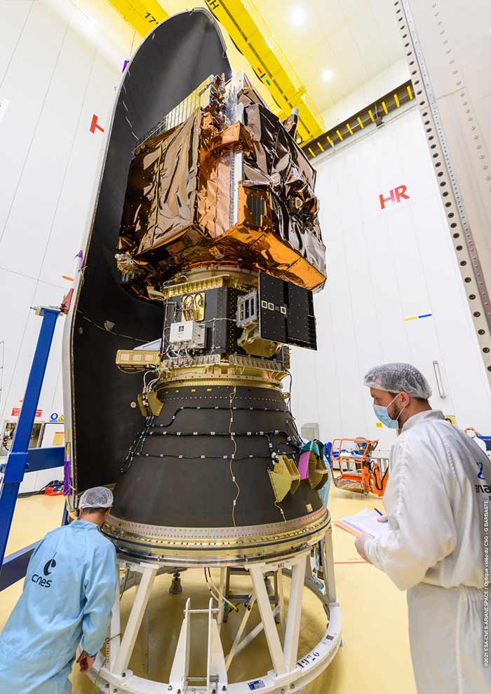 Pléiades Neo encapsulated under Vega’s fairing Pléiades Neo encapsulated under Vega’s fairing