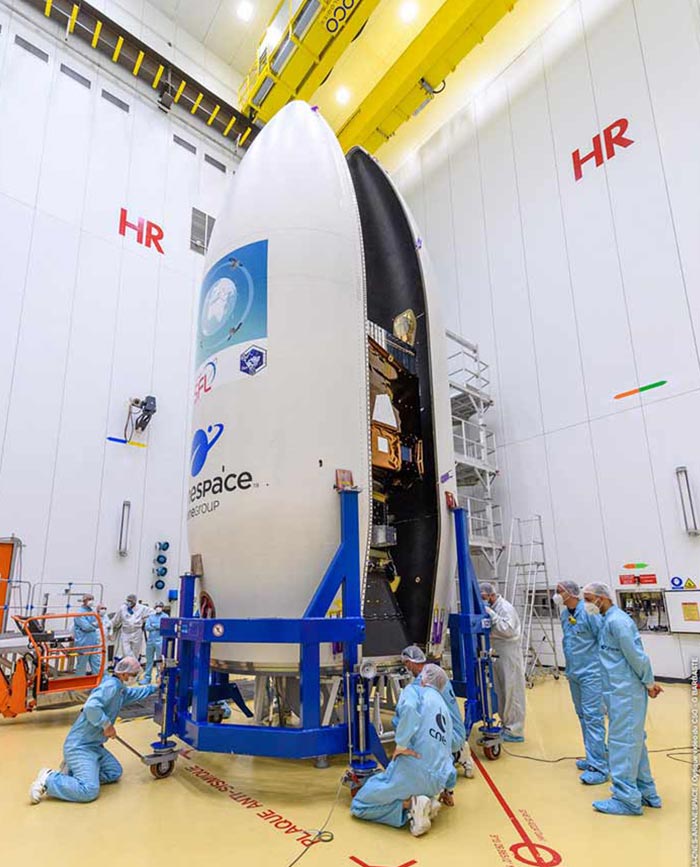 Pléiades Neo encapsulated under Vega’s fairing Pléiades Neo encapsulated under Vega’s fairing