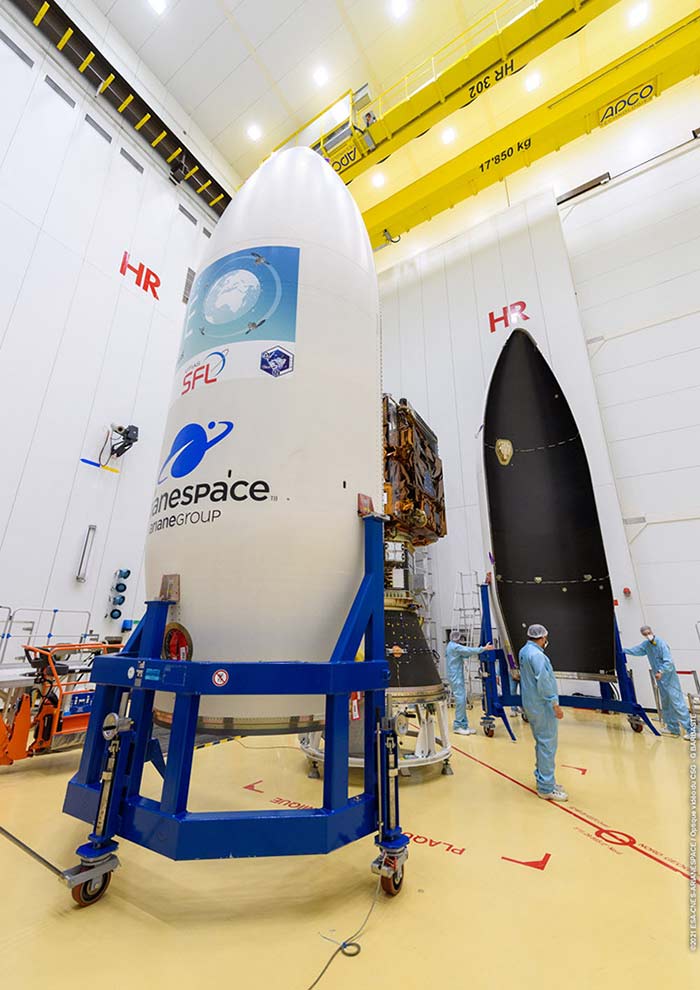 Pléiades Neo encapsulated under Vega’s fairing Pléiades Neo encapsulated under Vega’s fairing