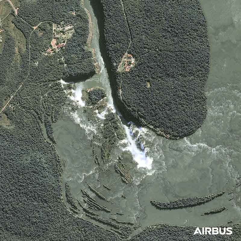Pléiades Satellite Image - Iguazu Falls, Argentina/Brazil border Pléiades Satellite Image - Iguazu Falls, Argentina/Brazil border
