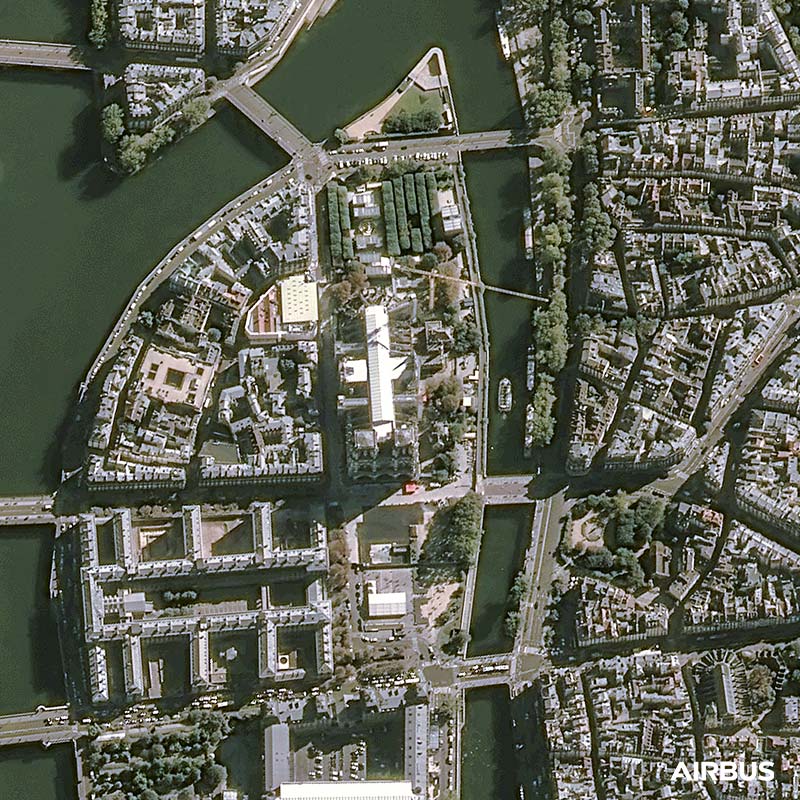 Pléiades - Notre Dame de Paris, France Pléiades - Notre Dame de Paris, France