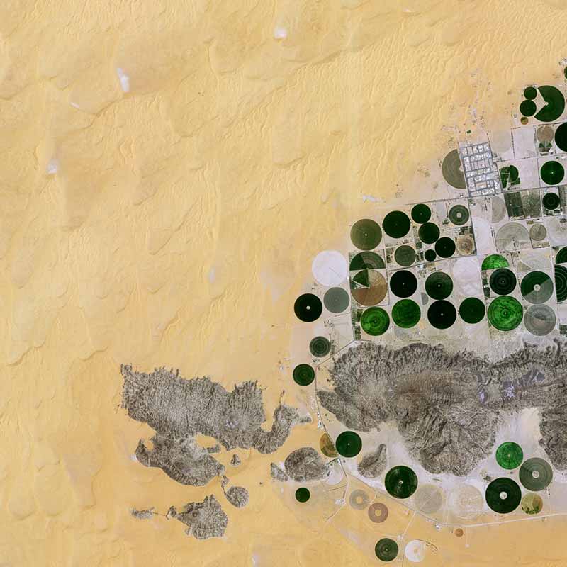 Since 1985, Saudi Arabia has launched a program to install agricultural farms in the desert.&nbsp;