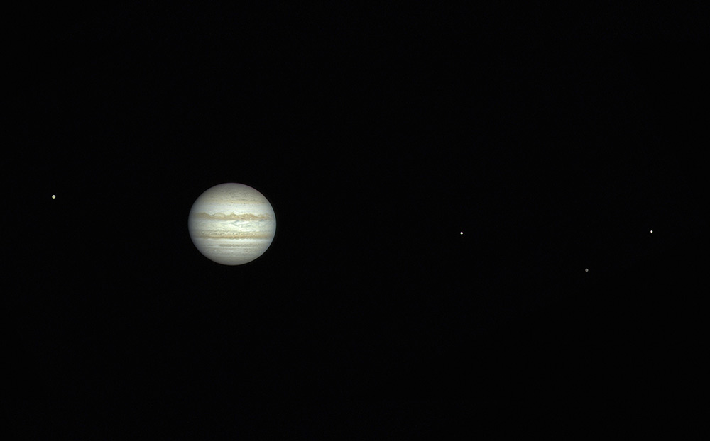 Four moons of Jupiter:&nbsp;«&nbsp;Io&nbsp;», «&nbsp;Ganymède&nbsp;», «&nbsp;Europe&nbsp;» and «&nbsp;Callisto&nbsp;»