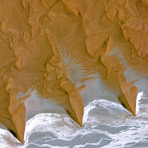 Pléiades Neo Coverage of the Namib Desert. Sand, Wind and Seals.